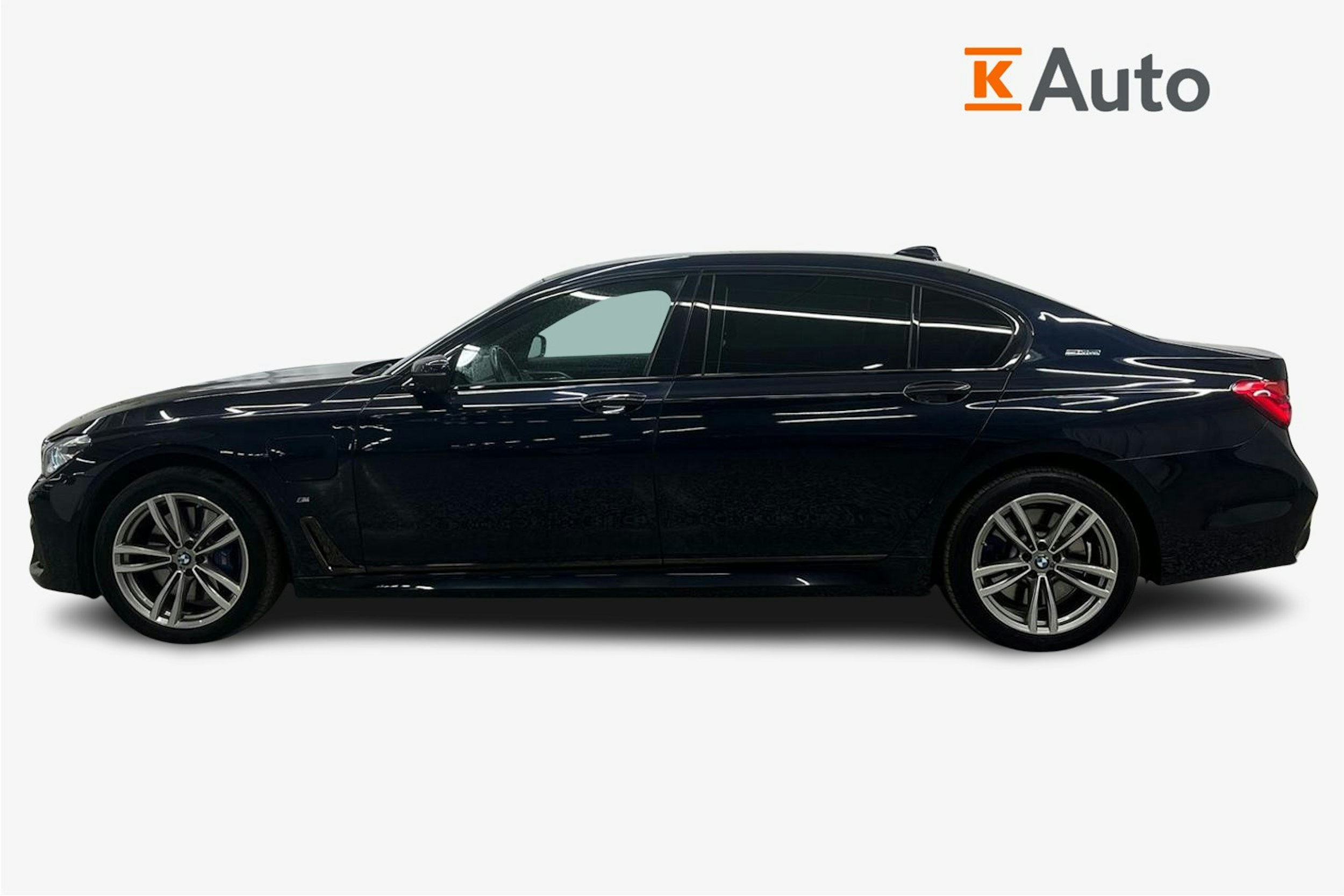 Musta BMW 740 2017 kuva 6.