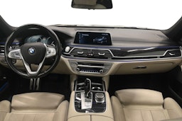 Musta BMW 740 2017 kuva 9.