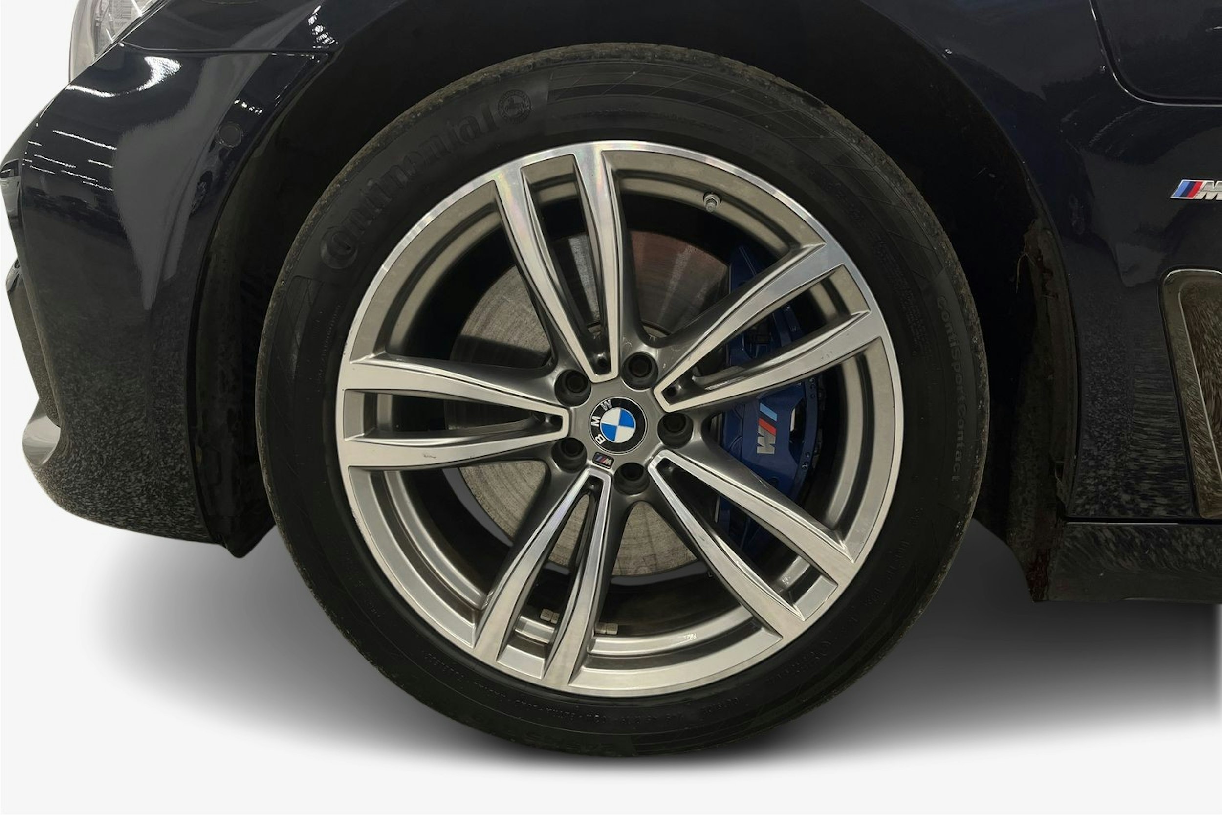 Musta BMW 740 2017 kuva 11.