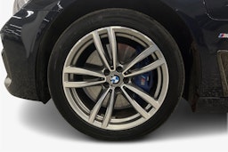 Musta BMW 740 2017 kuva 11.