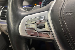 Musta BMW 740 2017 kuva 21.