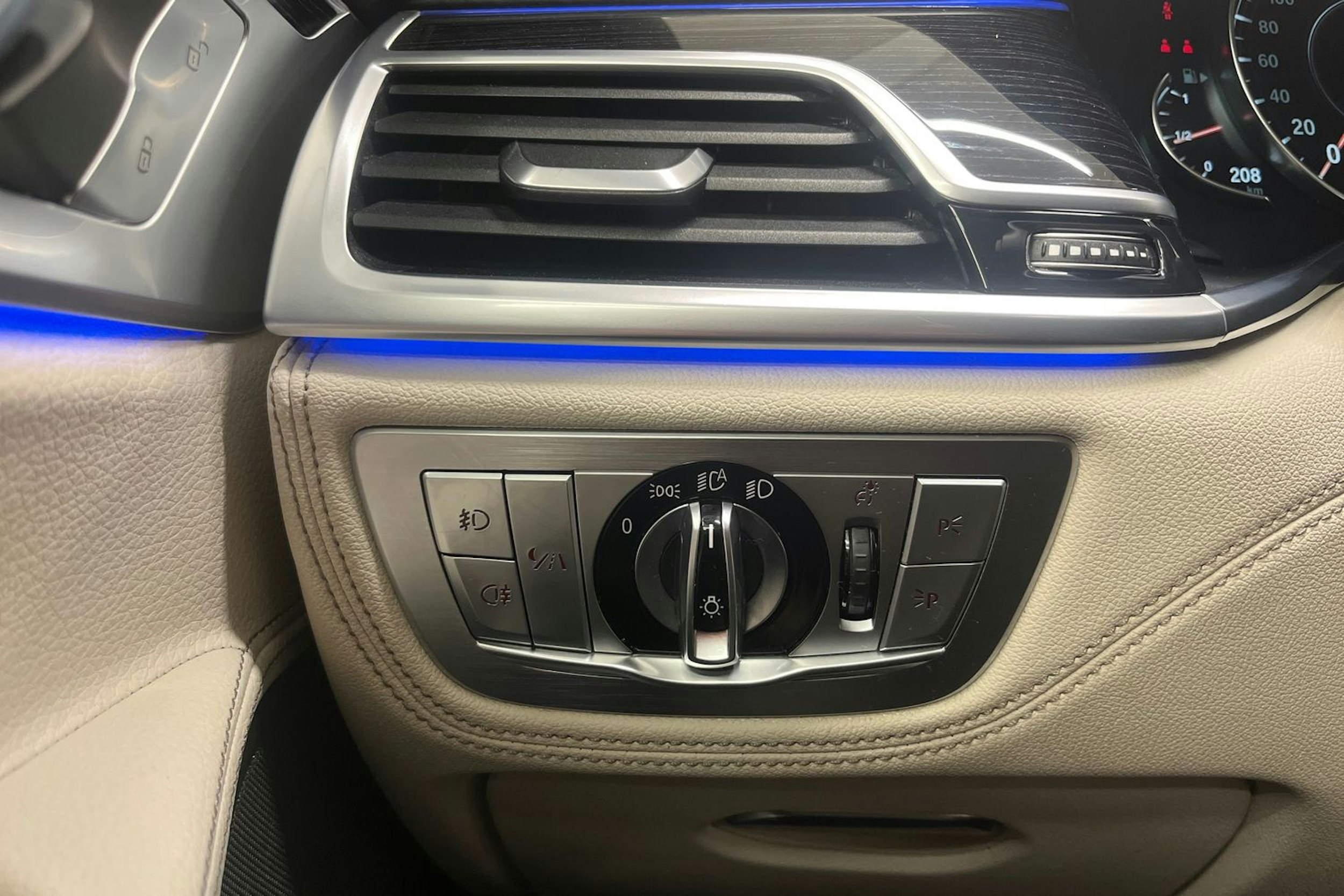 Musta BMW 740 2017 kuva 23.