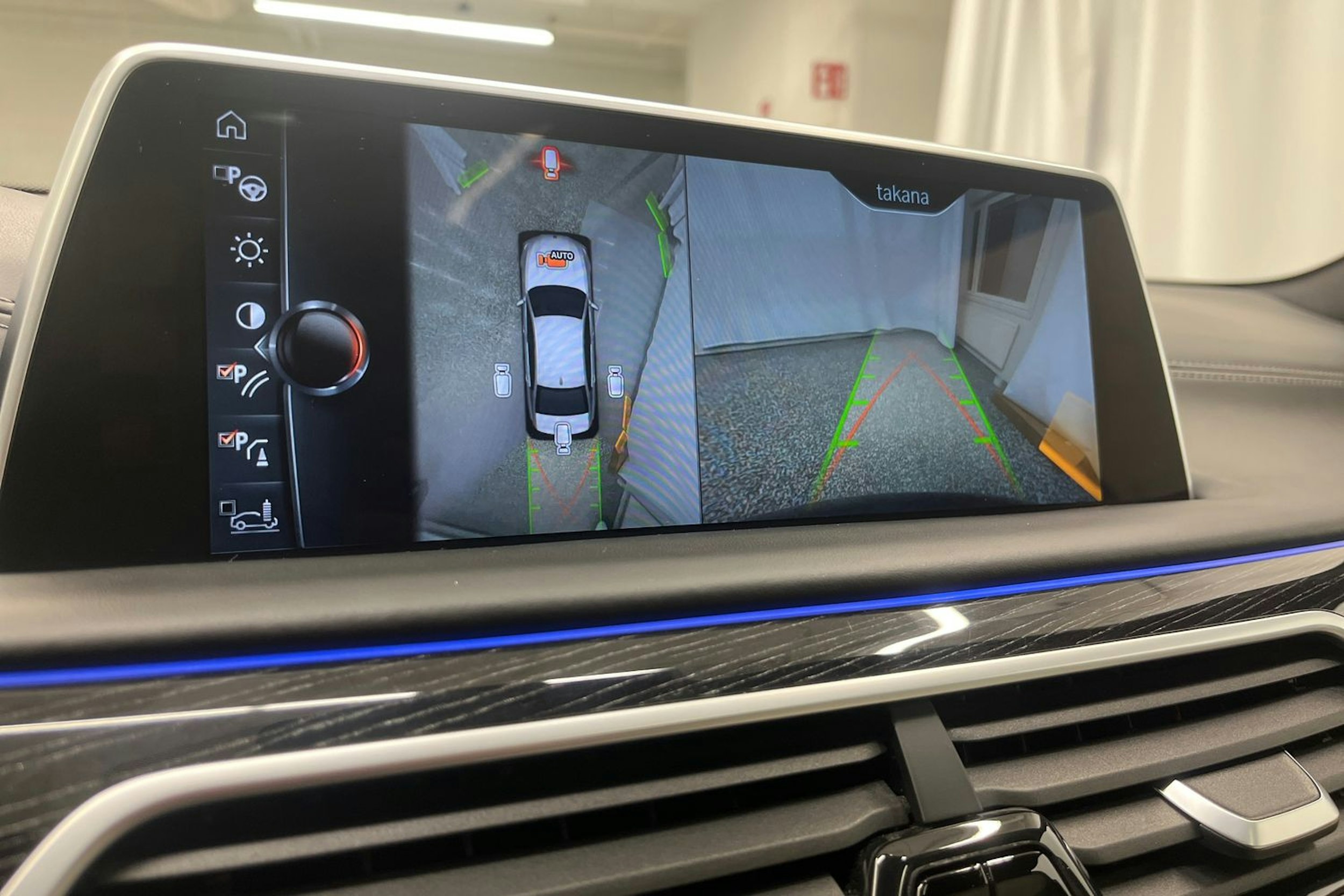 Musta BMW 740 2017 kuva 25.