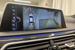 Musta BMW 740 2017 kuva 25.