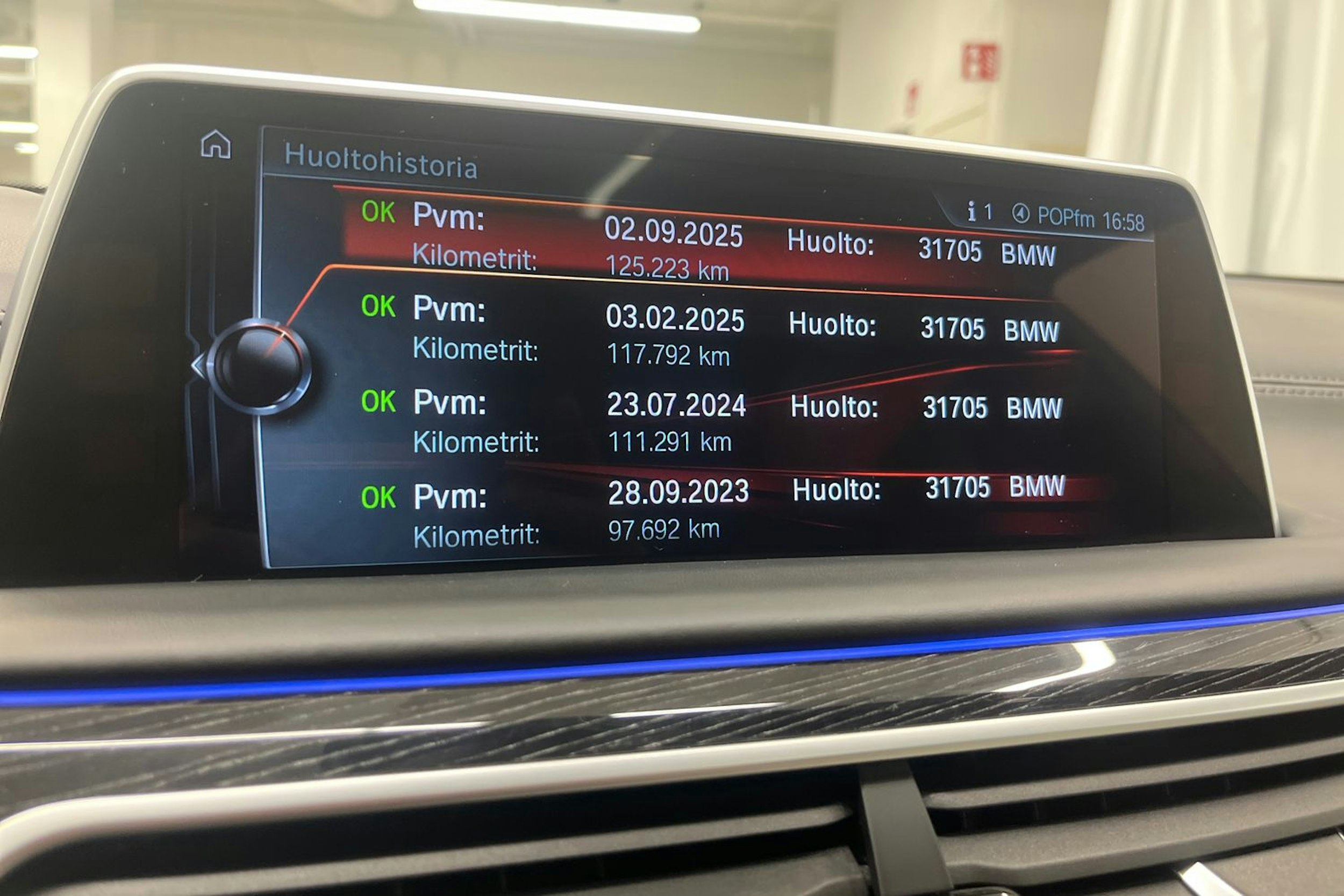 Musta BMW 740 2017 kuva 27.