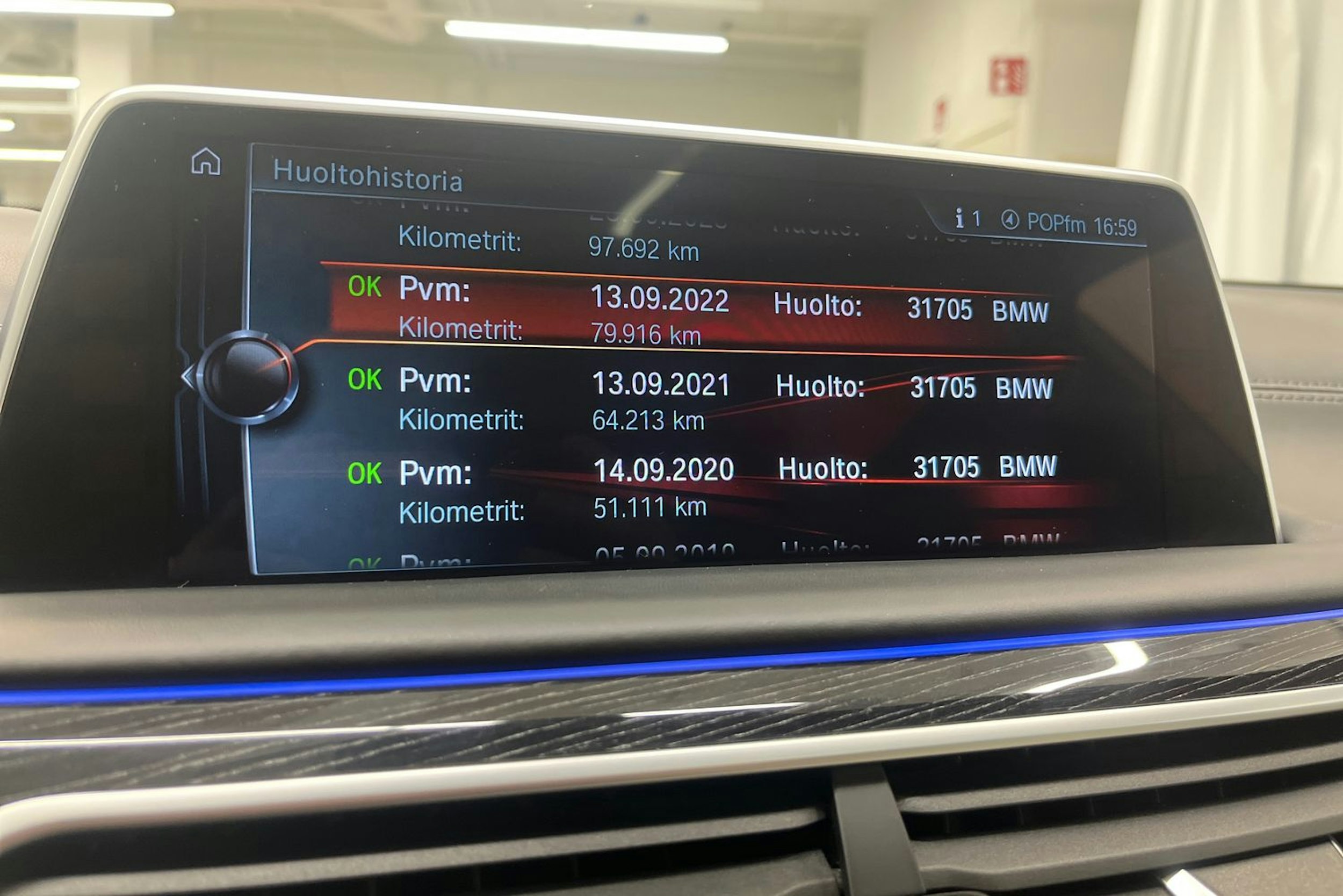 Musta BMW 740 2017 kuva 28.