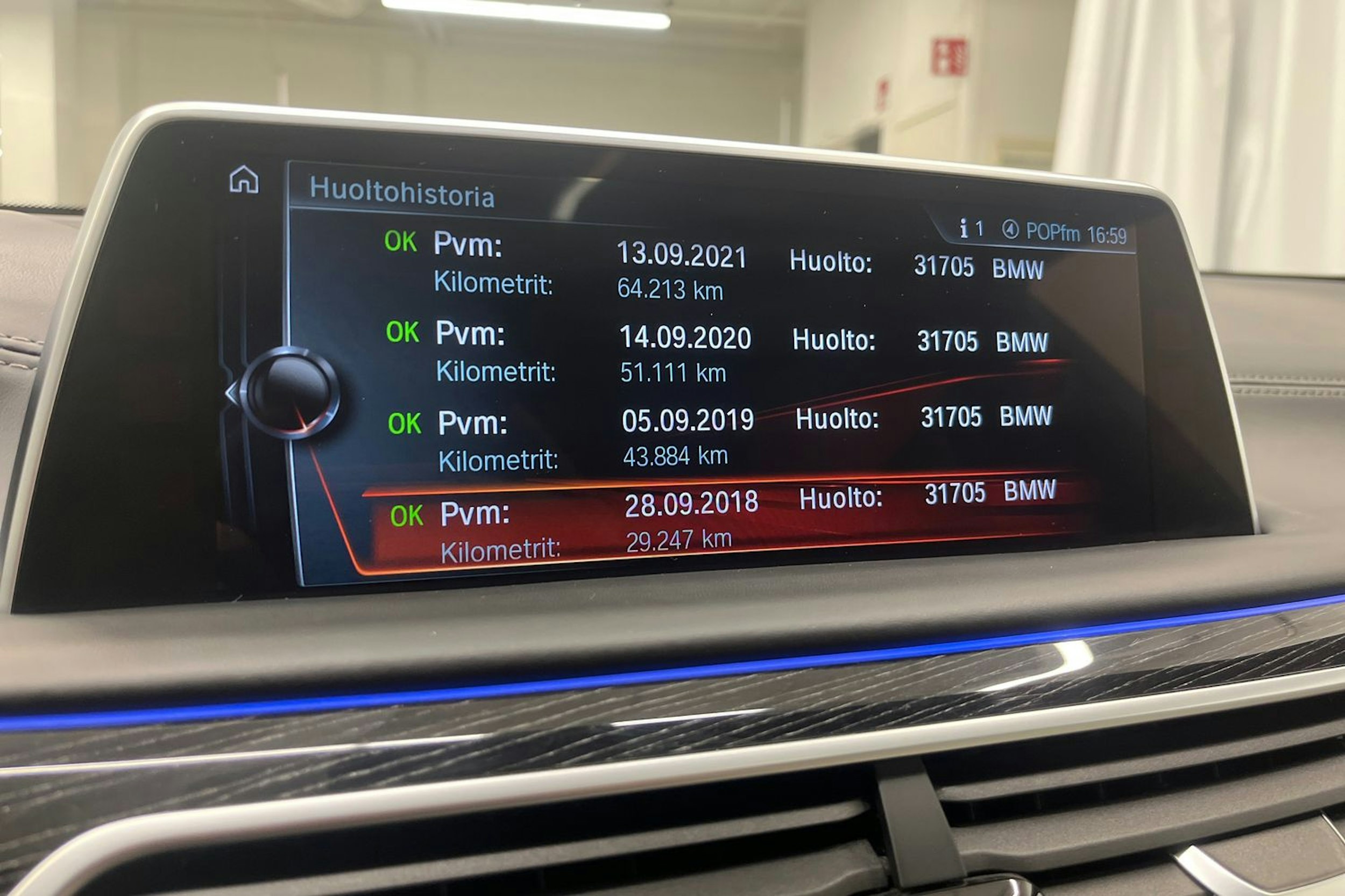 Musta BMW 740 2017 kuva 29.