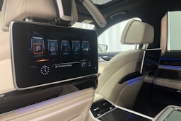 Musta BMW 740 2017 kuva 32.