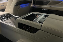 Musta BMW 740 2017 kuva 33.