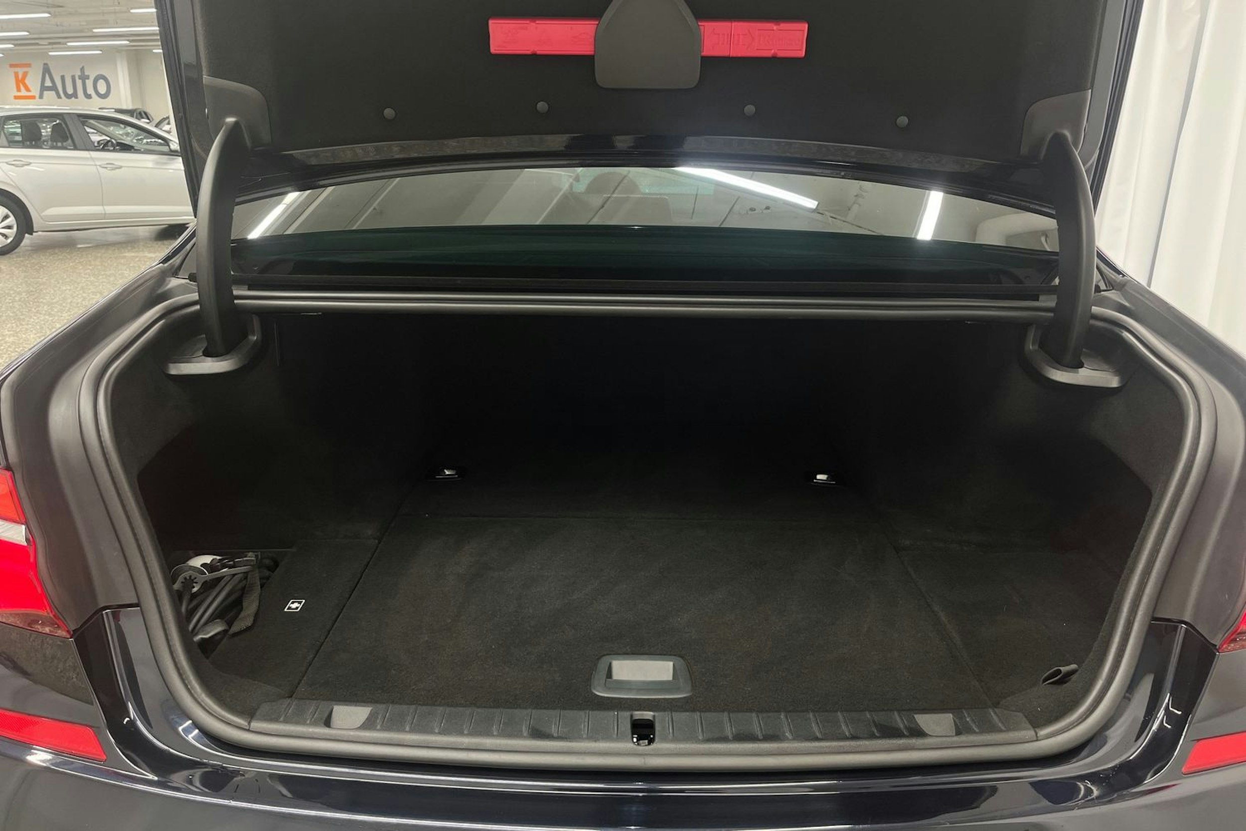 Musta BMW 740 2017 kuva 38.