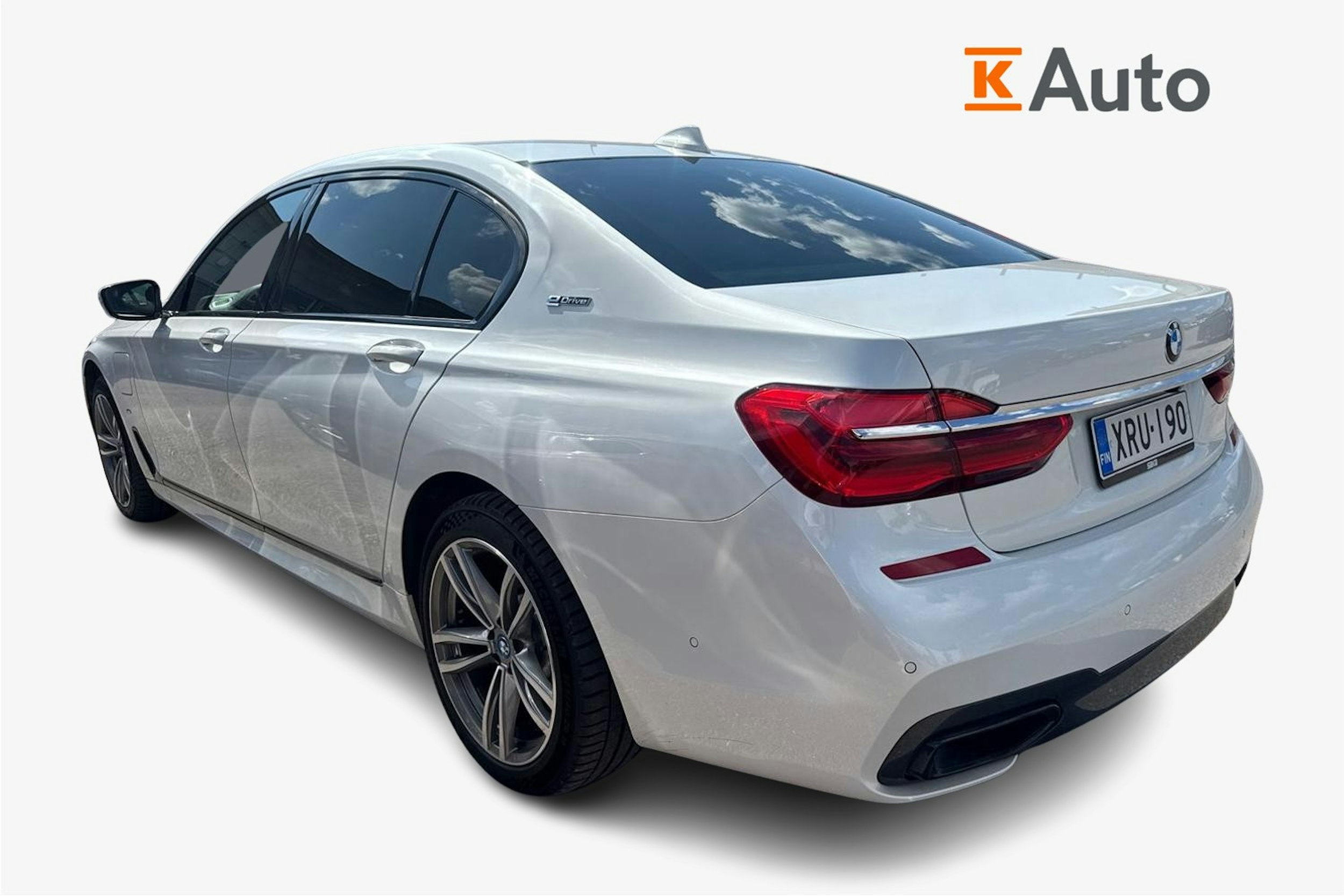valkoinen BMW 740 2017 kuva 2.