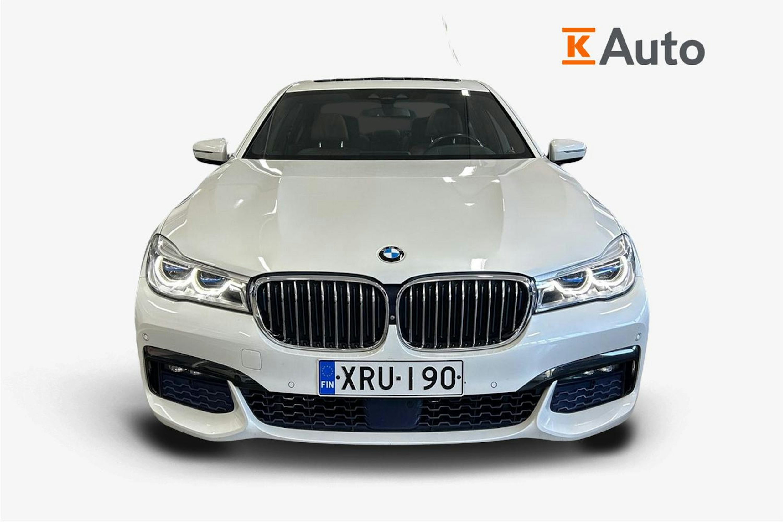 valkoinen BMW 740 2017 kuva 5.