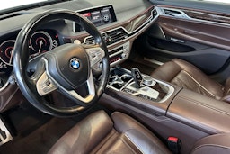 valkoinen BMW 740 2017 kuva 7.