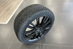 valkoinen BMW 740 2017 kuva 13.
