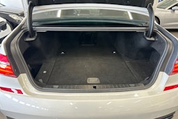 valkoinen BMW 740 2017 kuva 14.