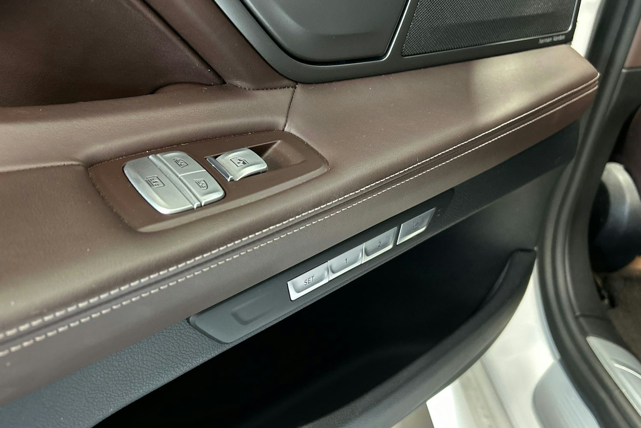 valkoinen BMW 740 2017 kuva 15.