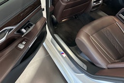 valkoinen BMW 740 2017 kuva 16.