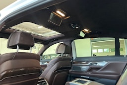 valkoinen BMW 740 2017 kuva 17.