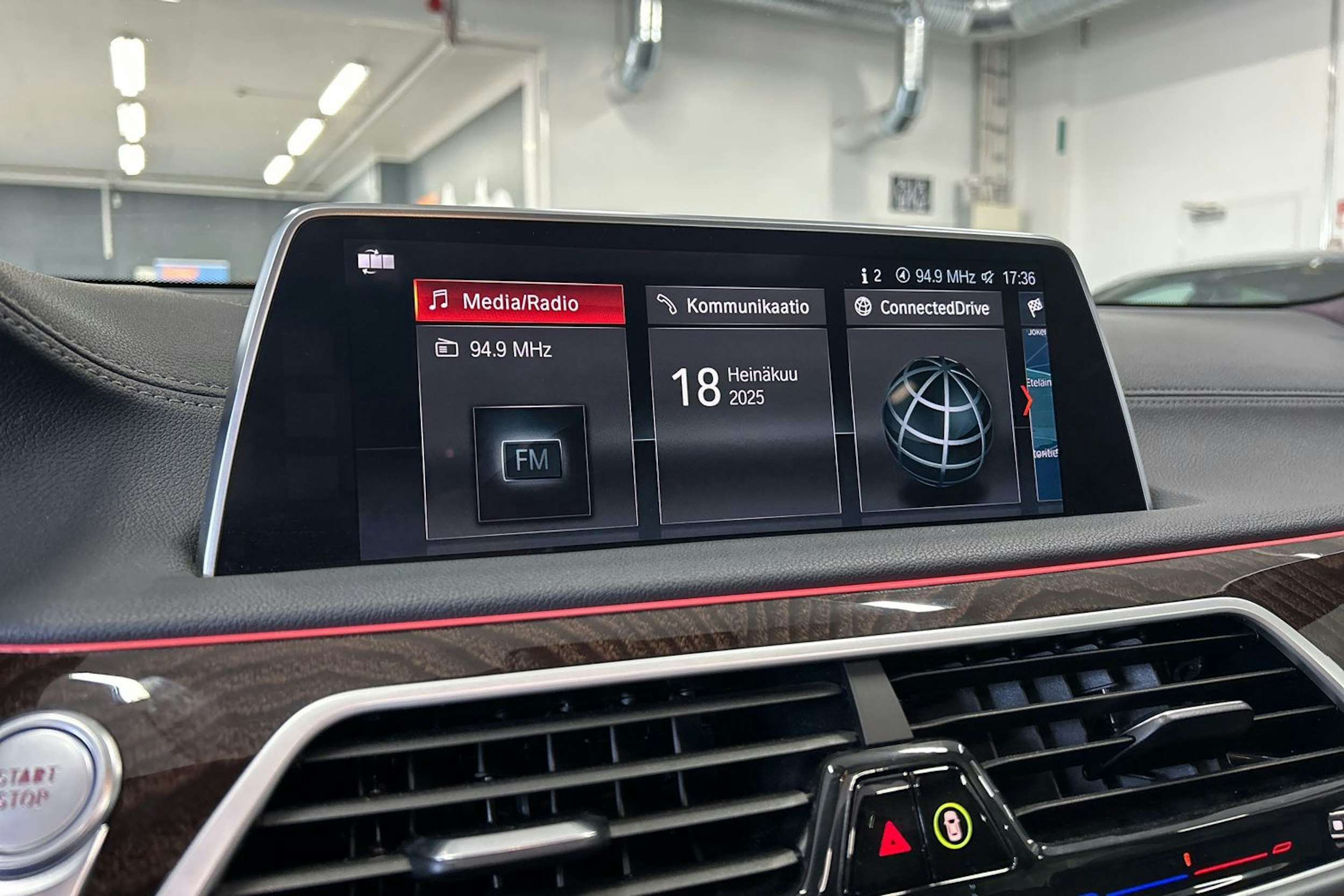 valkoinen BMW 740 2017 kuva 31.