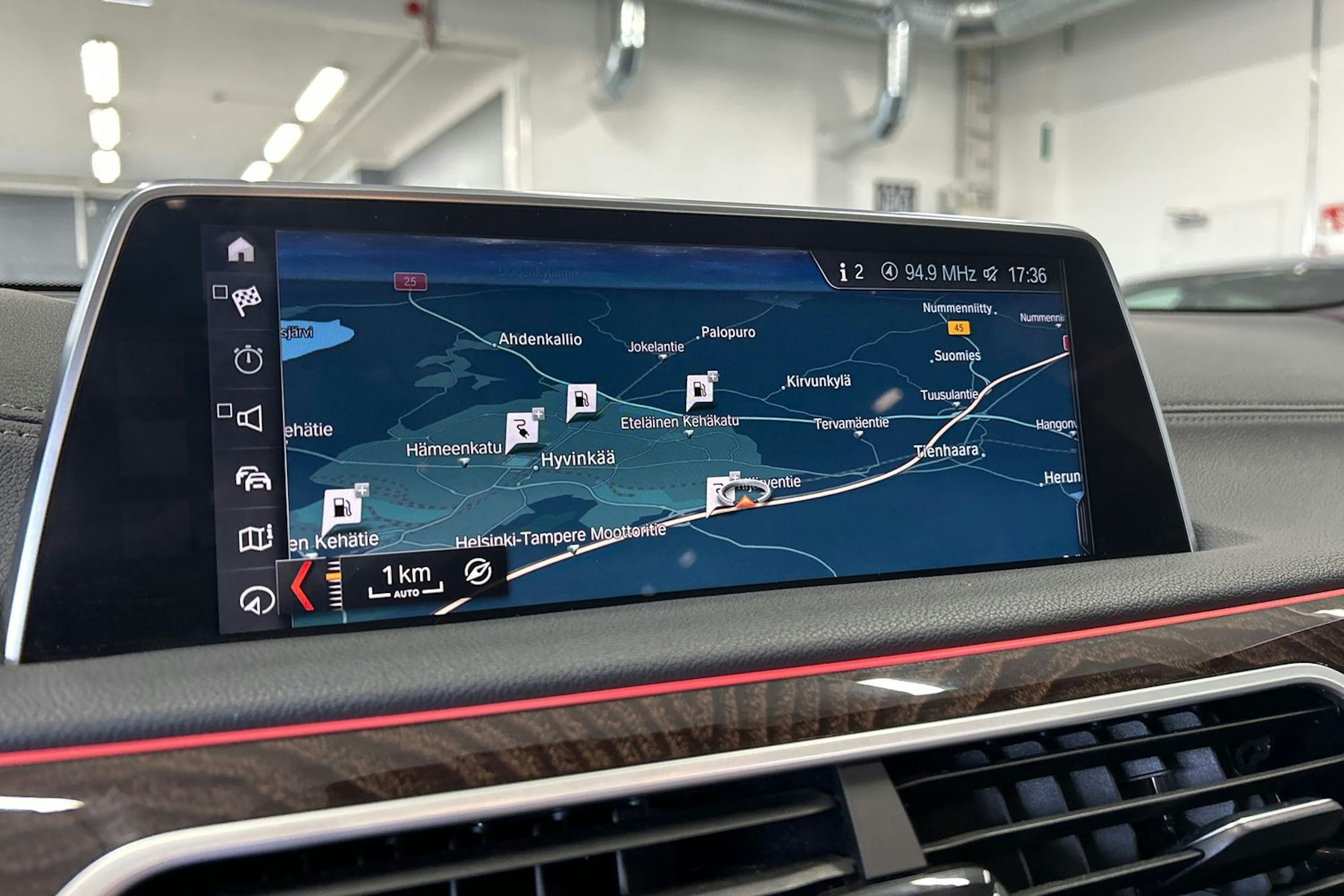 valkoinen BMW 740 2017 kuva 33.