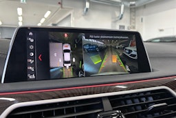 valkoinen BMW 740 2017 kuva 34.