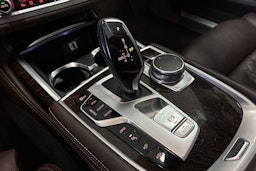 valkoinen BMW 740 2017 kuva 39.