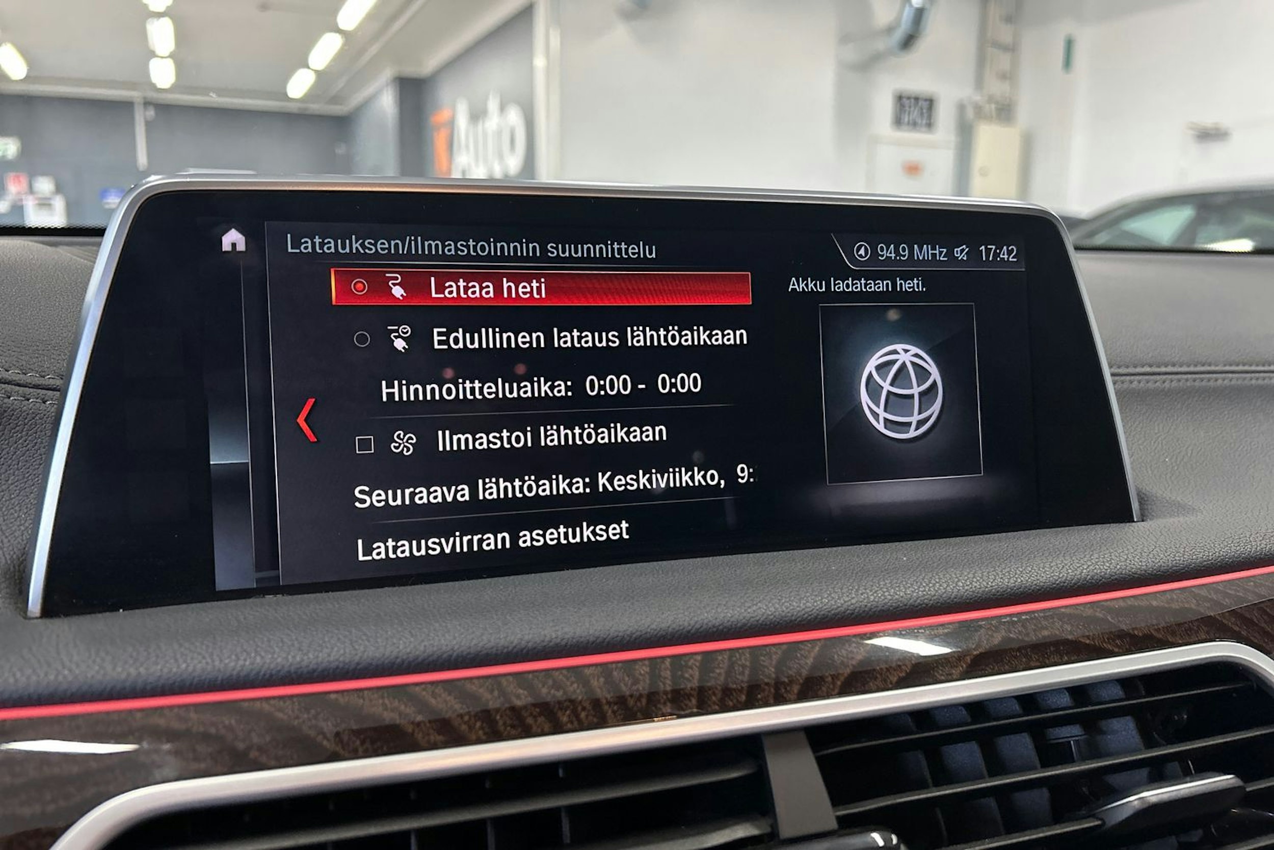 valkoinen BMW 740 2017 kuva 41.