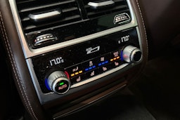 valkoinen BMW 740 2017 kuva 42.