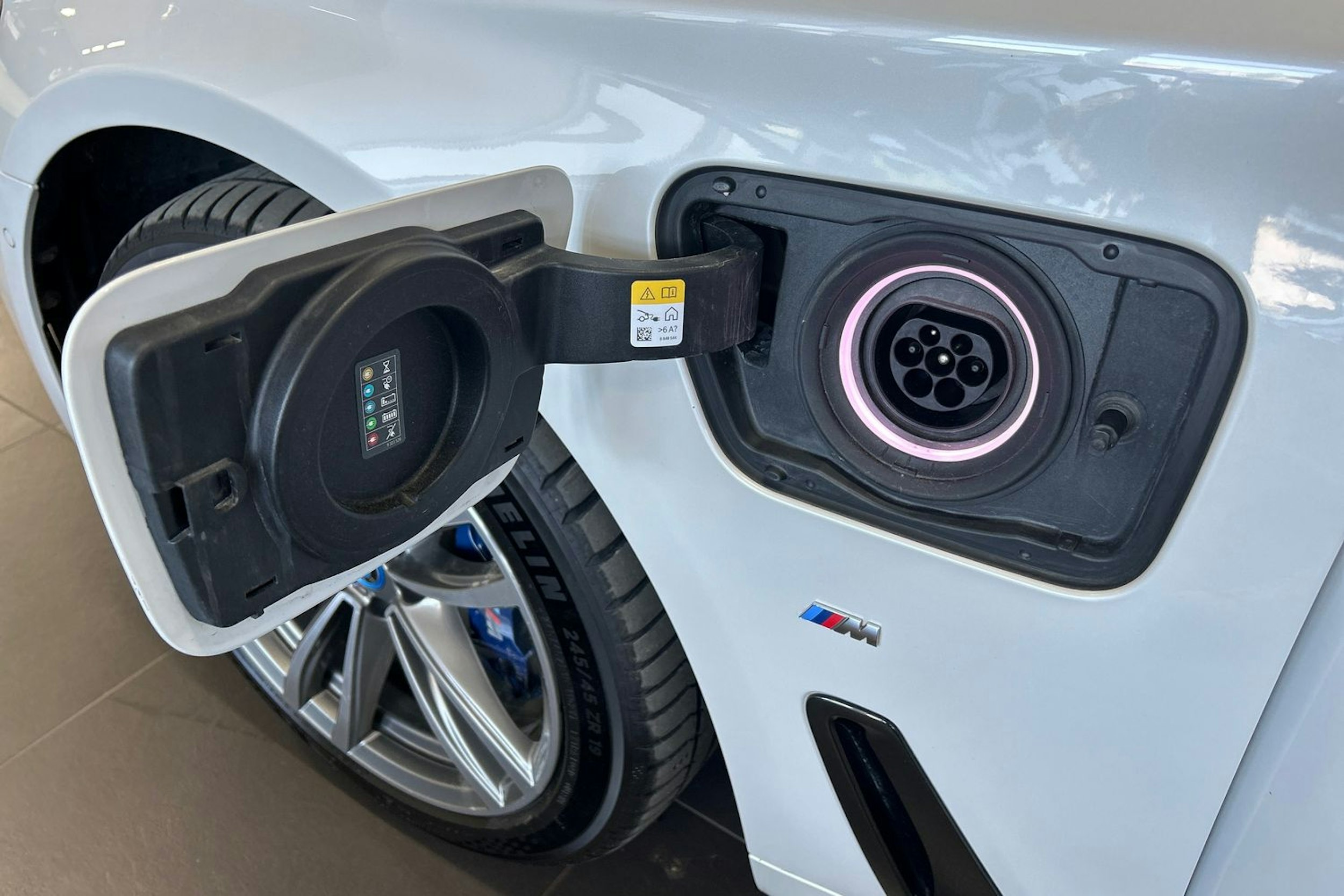 valkoinen BMW 740 2017 kuva 44.