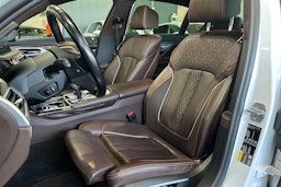 valkoinen BMW 740 2017 kuva 46.
