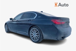 sininen BMW 740 2017 kuva 2.