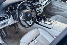 sininen BMW 740 2017 kuva 3.