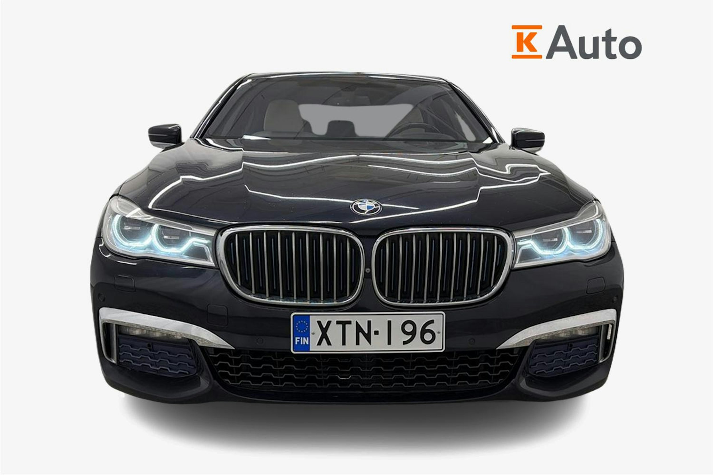 sininen BMW 740 2017 kuva 5.