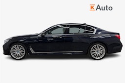 sininen BMW 740 2017 kuva 6.