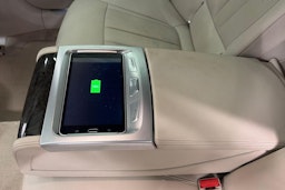 sininen BMW 740 2017 kuva 11.