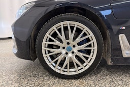 sininen BMW 740 2017 kuva 13.