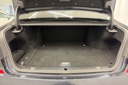 sininen BMW 740 2017 kuva 14.