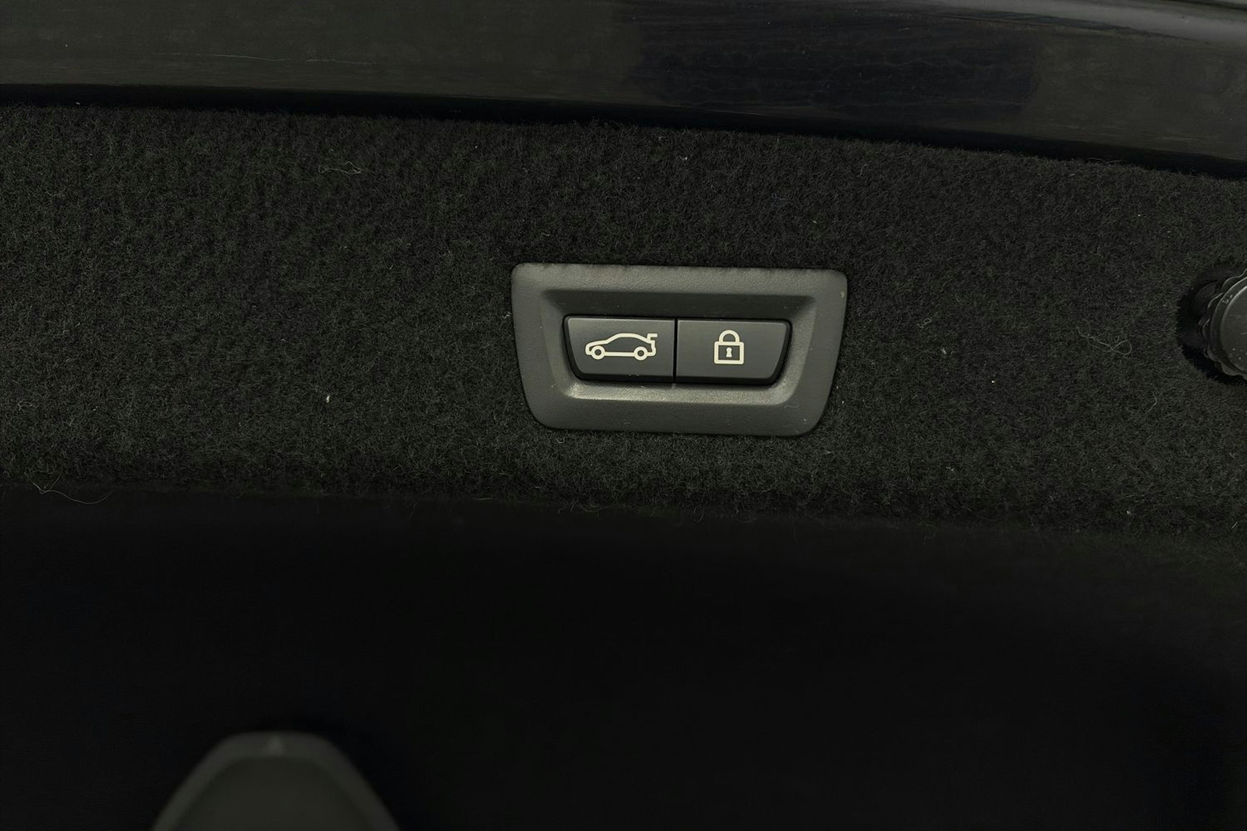 sininen BMW 740 2017 kuva 15.