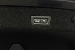 sininen BMW 740 2017 kuva 15.