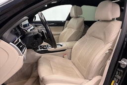 sininen BMW 740 2017 kuva 16.