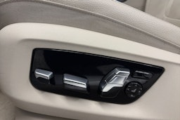 sininen BMW 740 2017 kuva 17.