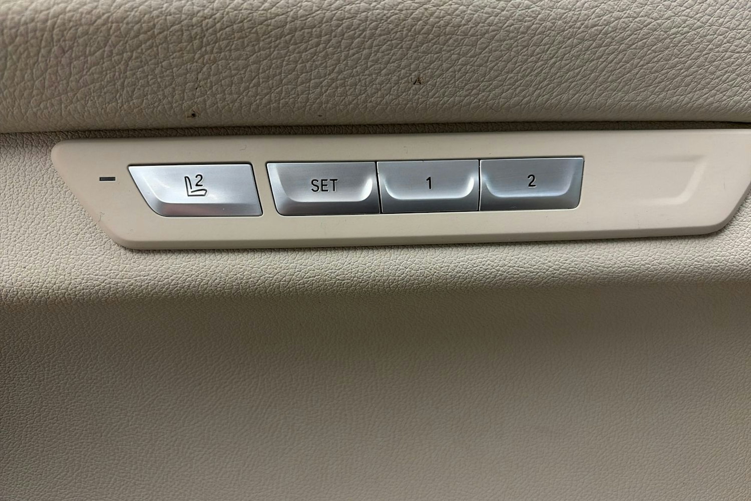 sininen BMW 740 2017 kuva 18.