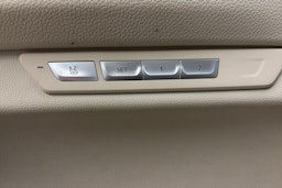 sininen BMW 740 2017 kuva 18.