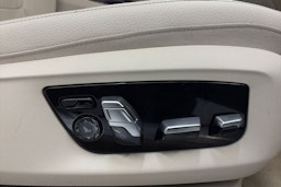 sininen BMW 740 2017 kuva 19.