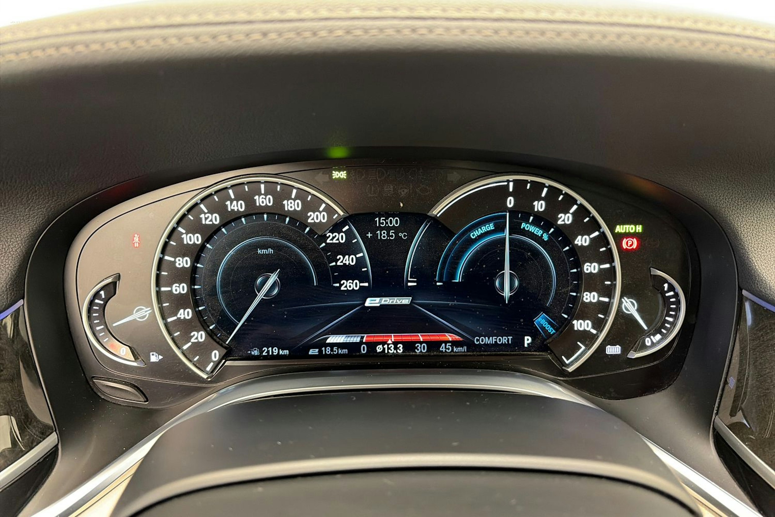 sininen BMW 740 2017 kuva 20.