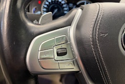 sininen BMW 740 2017 kuva 22.