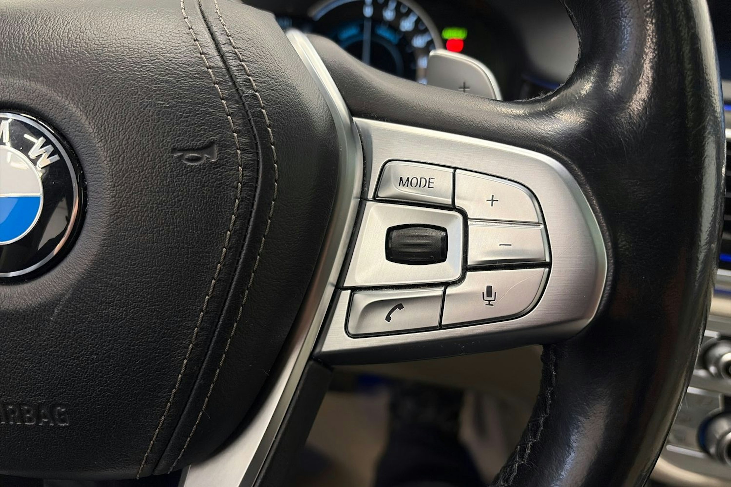 sininen BMW 740 2017 kuva 23.