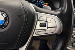 sininen BMW 740 2017 kuva 23.