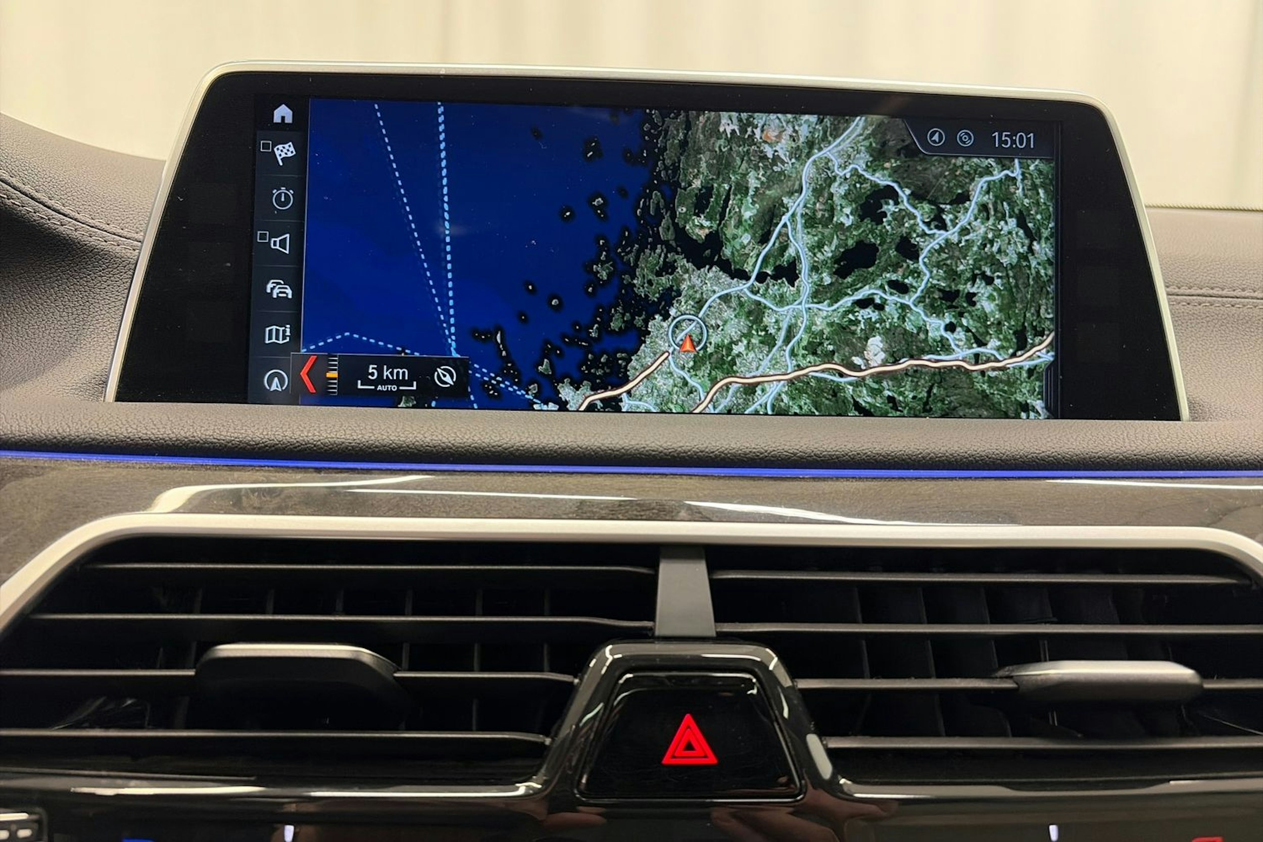 sininen BMW 740 2017 kuva 24.