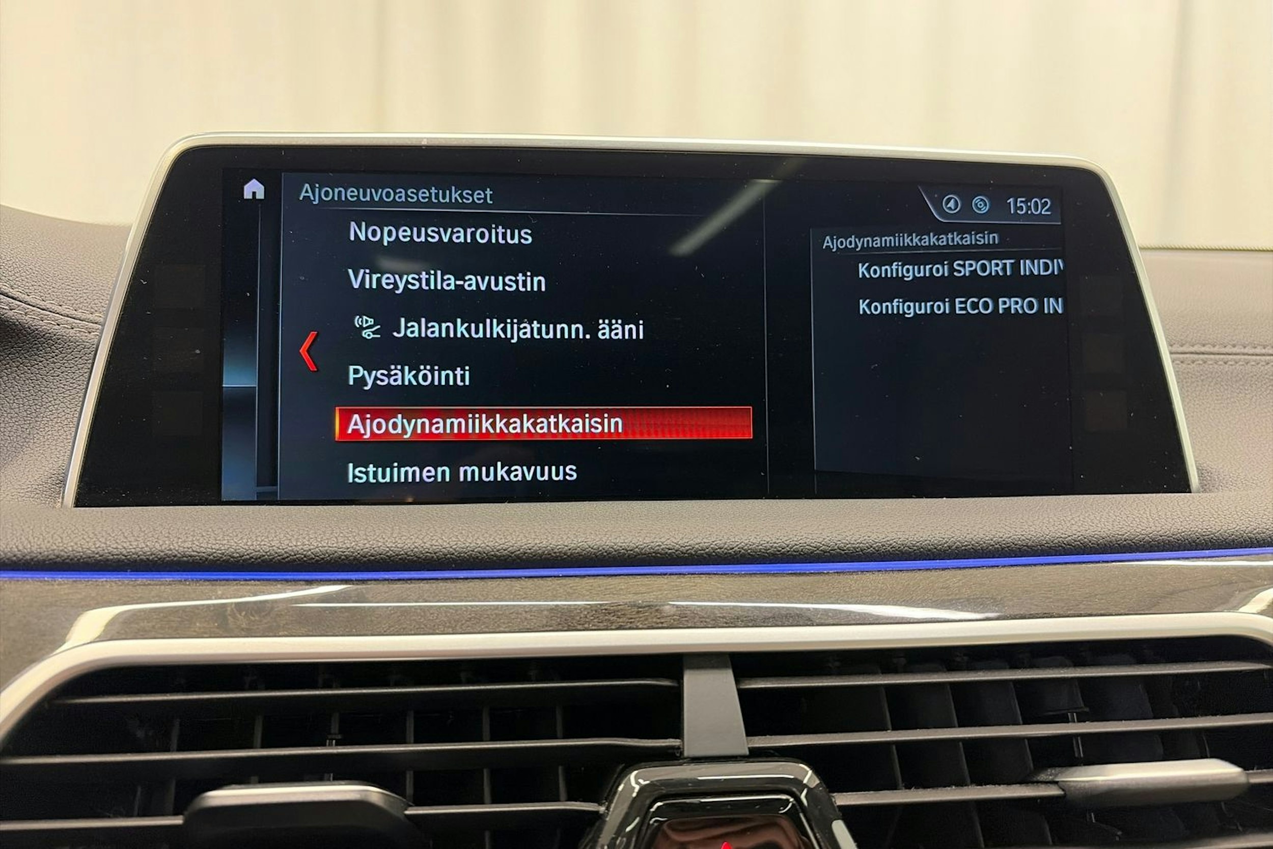 sininen BMW 740 2017 kuva 26.